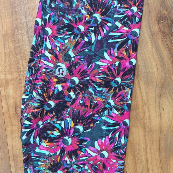 Lululemon Base Pace High-Rise Crop 23" Floral Electric Multicolor Legging Size 2 - Picture 6 of 9